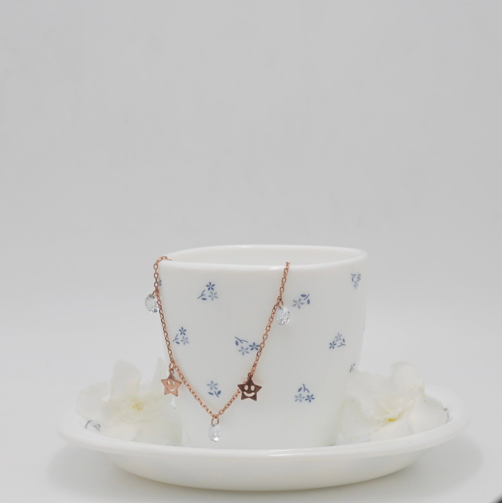 Rose Gold Star Queens Necklace